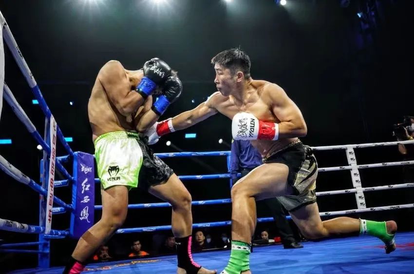 谭小峰vs严治理,硬汉相遇,不退不惧休闲区蓝鸢梦想 - Www.slyday.coM 谭小峰vs严治理,硬汉相遇,不退不惧休闲区蓝鸢梦想 - Www.slyday.coM