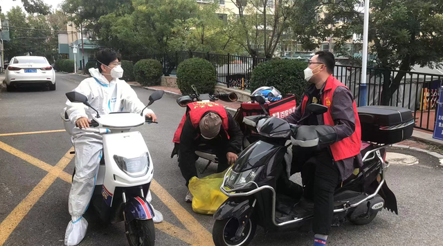 「提升群众满意度」上演多重角色“小人物”派“大用场”休闲区蓝鸢梦想 - Www.slyday.coM 「提升群众满意度」上演多重角色“小人物”派“大用场”休闲区蓝鸢梦想 - Www.slyday.coM