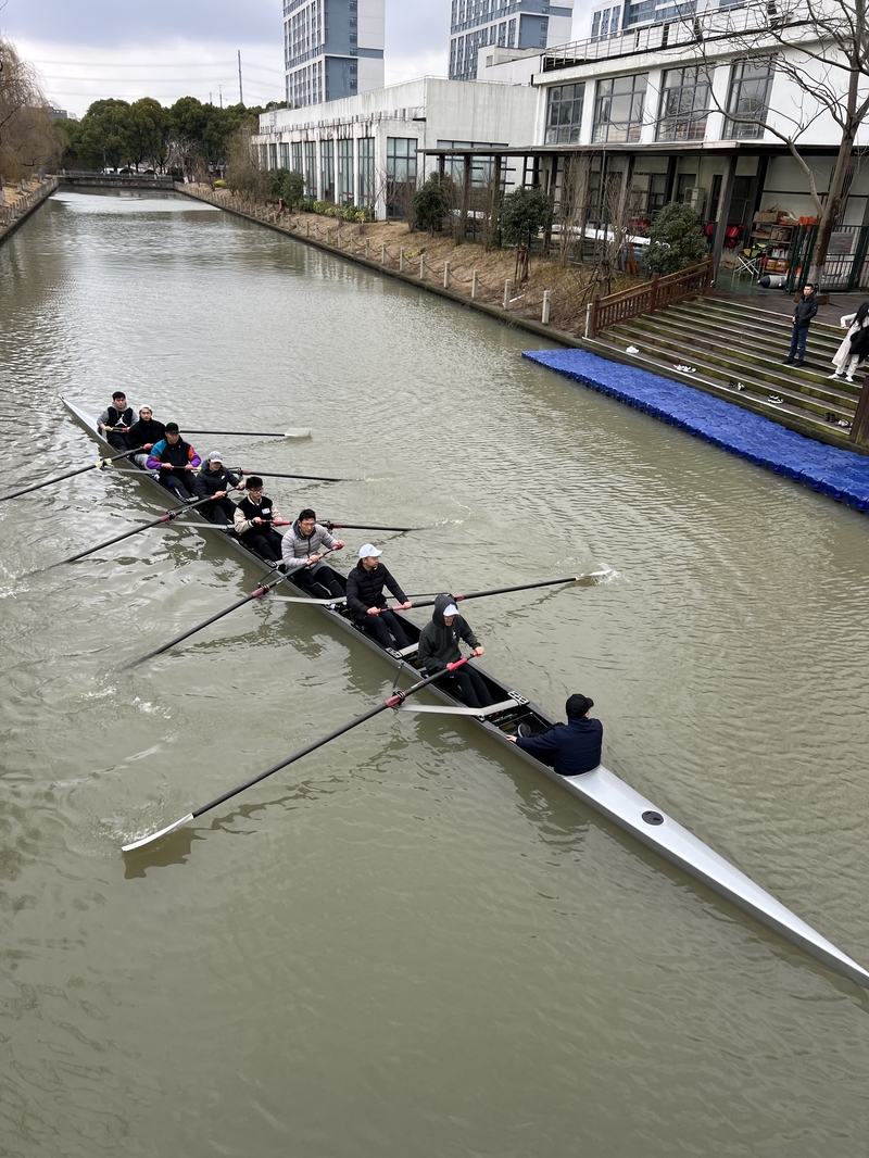 这项持续近200年的校际对抗在沪上演!本周末高校赛艇争霸赛,你挺谁?休闲区蓝鸢梦想 - Www.slyday.coM 这项持续近200年的校际对抗在沪上演!本周末高校赛艇争霸赛,你挺谁?休闲区蓝鸢梦想 - Www.slyday.coM