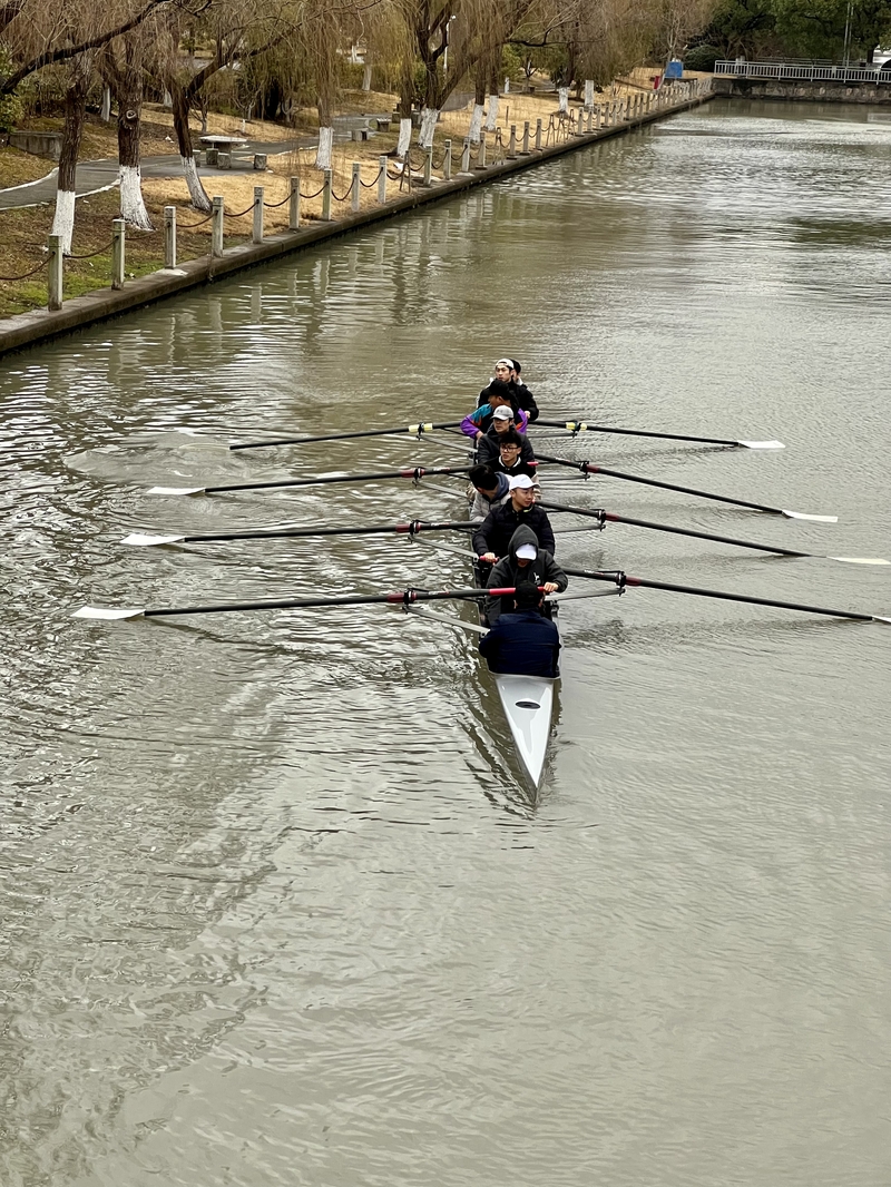 这项持续近200年的校际对抗在沪上演!本周末高校赛艇争霸赛,你挺谁?休闲区蓝鸢梦想 - Www.slyday.coM 这项持续近200年的校际对抗在沪上演!本周末高校赛艇争霸赛,你挺谁?休闲区蓝鸢梦想 - Www.slyday.coM