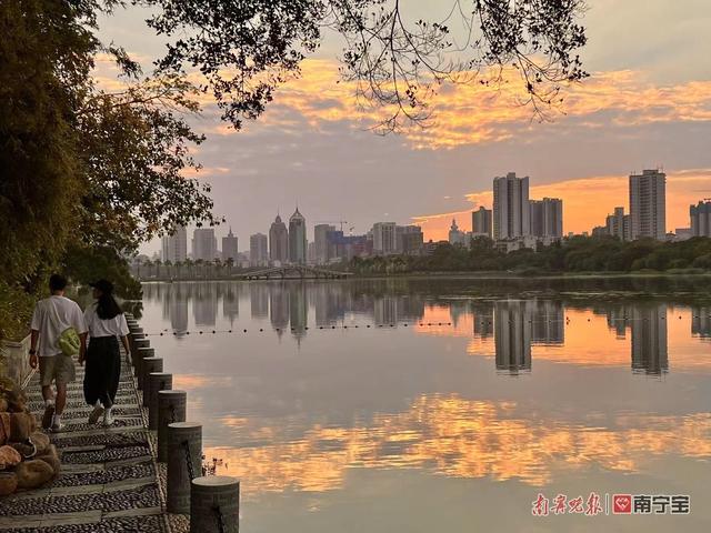 刷屏了!秋日金色晚霞里的南宁,你被惊艳到了吗?休闲区蓝鸢梦想 - Www.slyday.coM 刷屏了!秋日金色晚霞里的南宁,你被惊艳到了吗?休闲区蓝鸢梦想 - Www.slyday.coM
