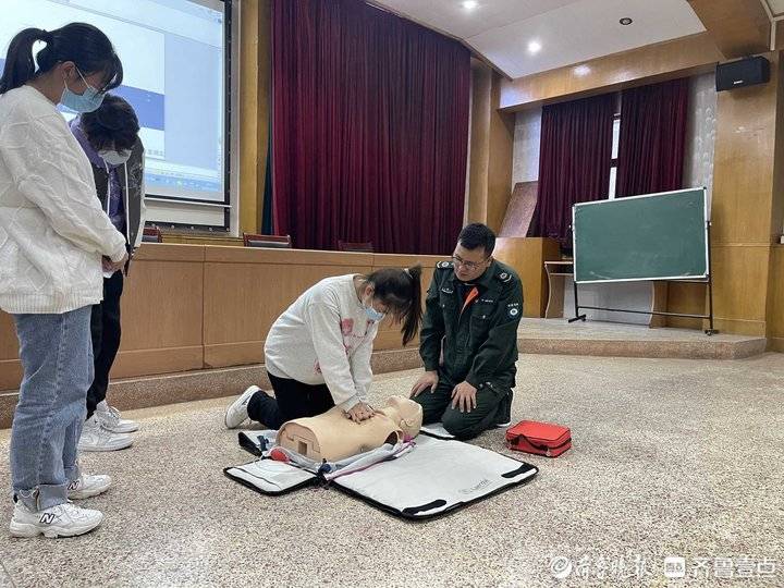 “沉浸式”体验心肺复苏,“守护心动”走进齐鲁工业大学休闲区蓝鸢梦想 - Www.slyday.coM “沉浸式”体验心肺复苏,“守护心动”走进齐鲁工业大学休闲区蓝鸢梦想 - Www.slyday.coM