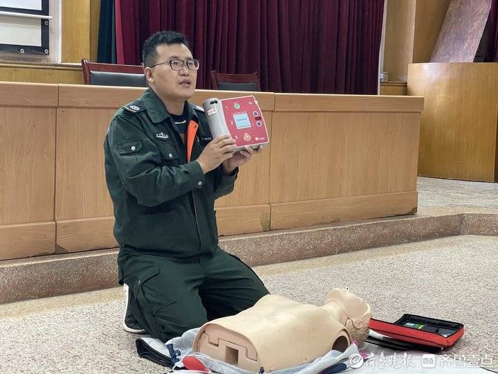 “沉浸式”体验心肺复苏,“守护心动”走进齐鲁工业大学休闲区蓝鸢梦想 - Www.slyday.coM “沉浸式”体验心肺复苏,“守护心动”走进齐鲁工业大学休闲区蓝鸢梦想 - Www.slyday.coM