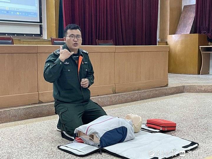 “沉浸式”体验心肺复苏,“守护心动”走进齐鲁工业大学休闲区蓝鸢梦想 - Www.slyday.coM “沉浸式”体验心肺复苏,“守护心动”走进齐鲁工业大学休闲区蓝鸢梦想 - Www.slyday.coM