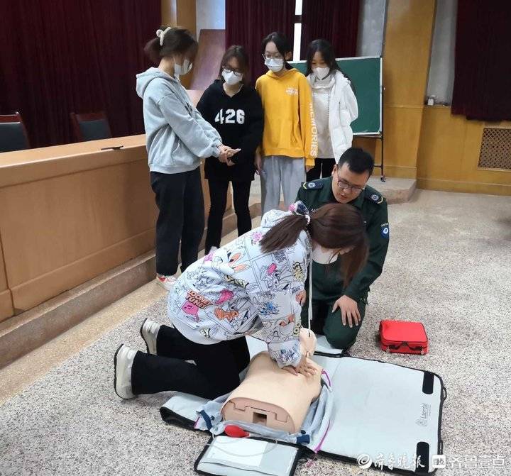 “沉浸式”体验心肺复苏,“守护心动”走进齐鲁工业大学休闲区蓝鸢梦想 - Www.slyday.coM “沉浸式”体验心肺复苏,“守护心动”走进齐鲁工业大学休闲区蓝鸢梦想 - Www.slyday.coM