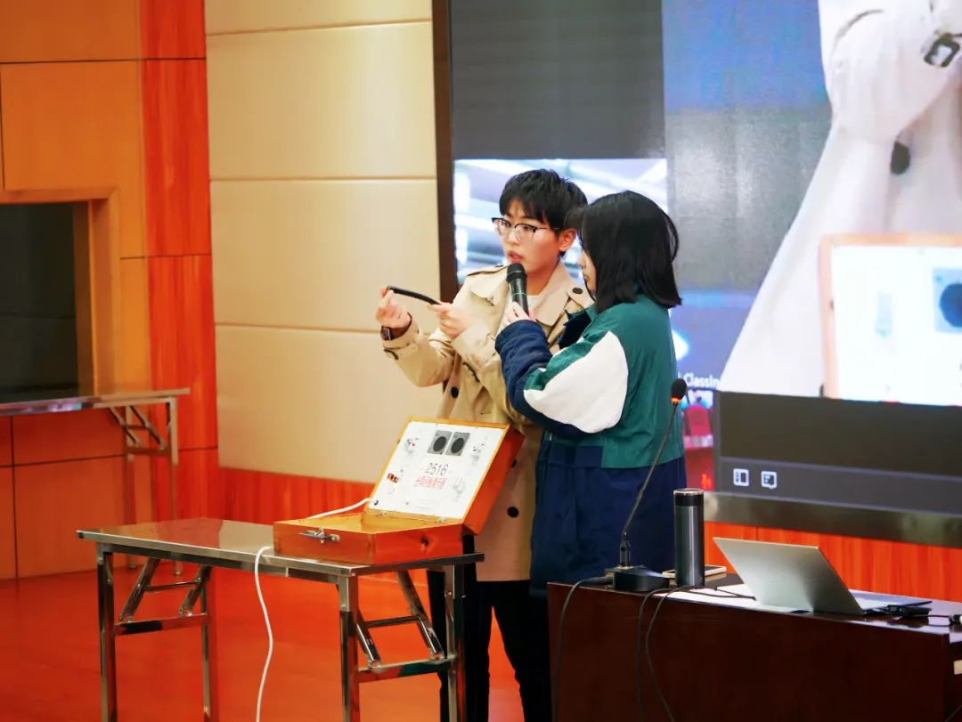清北博士到中学任教,学校同事们怎么评价?