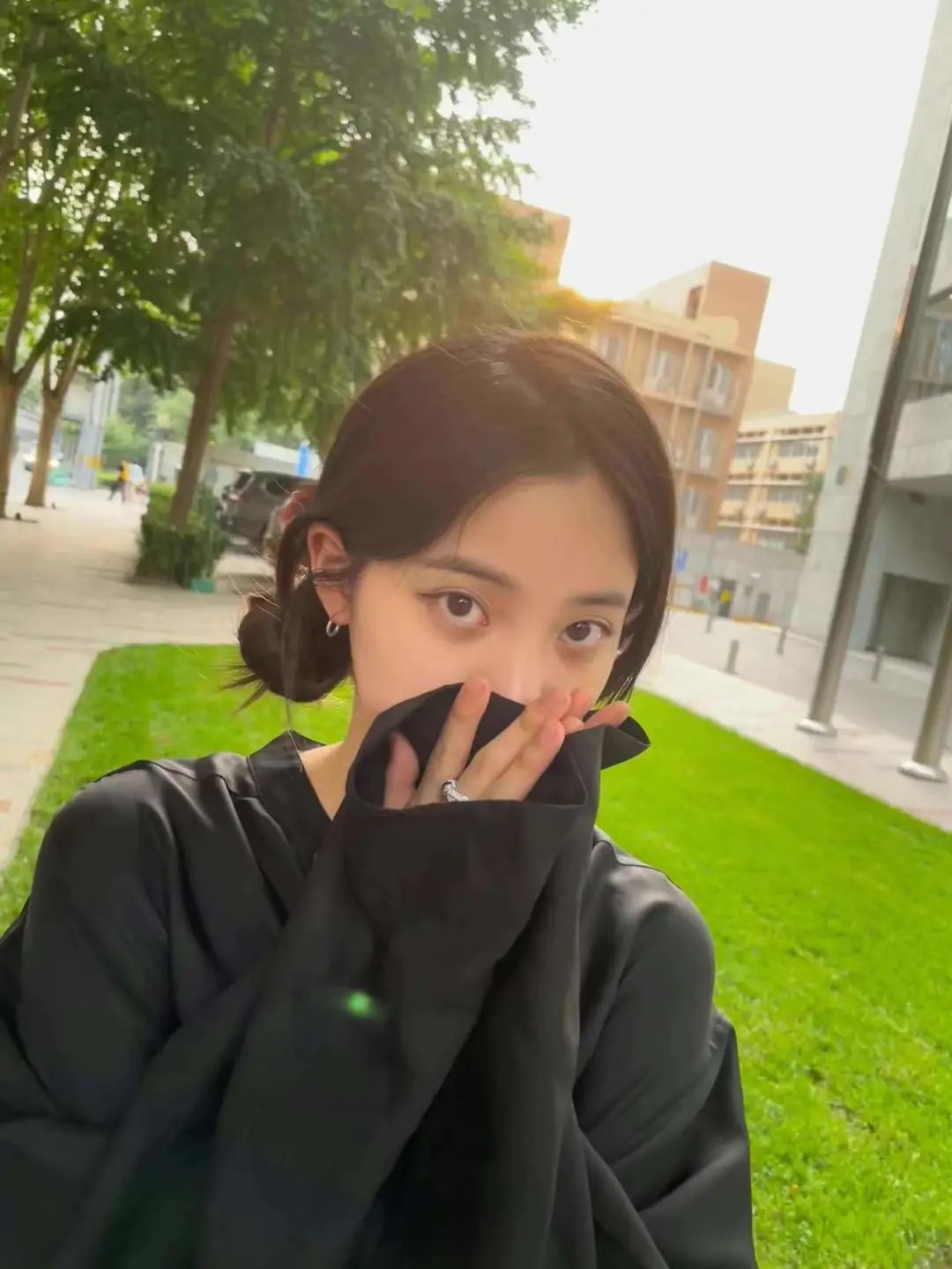 没剪掉发的女星,前段时间都在夸耀脑后的“低茄子”–星晚资源网抖音视频素材库-高清正版无水印图片文案下载-星晚资源网自媒体技巧16 没剪掉发的女星,前段时间都在夸耀脑后的“低茄子”–星晚资源网抖音视频素材库-高清正版无水印图片文案下载-星晚资源网自媒体技巧16