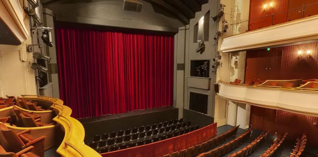 9块钱的月票看德国顶级舞台剧,你心动了吗? 丨艺空间休闲区蓝鸢梦想 - Www.slyday.coM 9块钱的月票看德国顶级舞台剧,你心动了吗? 丨艺空间休闲区蓝鸢梦想 - Www.slyday.coM