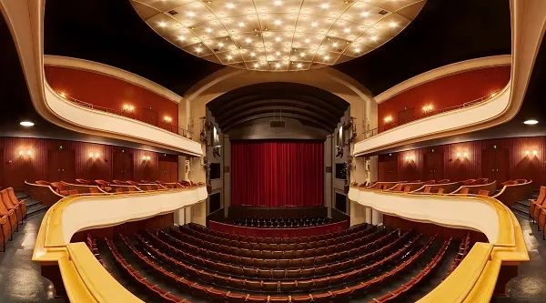 9块钱的月票看德国顶级舞台剧,你心动了吗? 丨艺空间休闲区蓝鸢梦想 - Www.slyday.coM 9块钱的月票看德国顶级舞台剧,你心动了吗? 丨艺空间休闲区蓝鸢梦想 - Www.slyday.coM