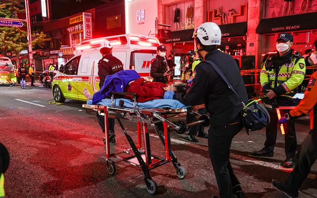 早安·世界|首尔梨泰院踩踏事故已致149人遇难76人受伤休闲区蓝鸢梦想 - Www.slyday.coM 早安·世界|首尔梨泰院踩踏事故已致149人遇难76人受伤休闲区蓝鸢梦想 - Www.slyday.coM