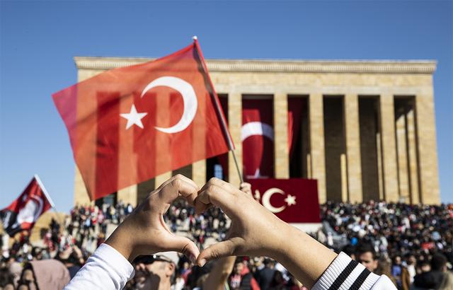 早安·世界|首尔梨泰院踩踏事故已致149人遇难76人受伤休闲区蓝鸢梦想 - Www.slyday.coM 早安·世界|首尔梨泰院踩踏事故已致149人遇难76人受伤休闲区蓝鸢梦想 - Www.slyday.coM