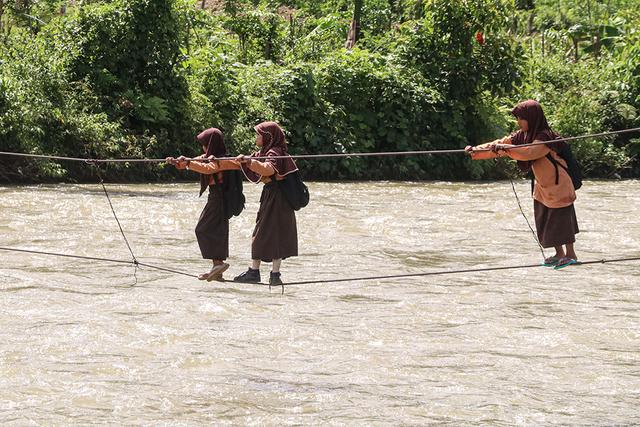 早安·世界|首尔梨泰院踩踏事故已致149人遇难76人受伤休闲区蓝鸢梦想 - Www.slyday.coM 早安·世界|首尔梨泰院踩踏事故已致149人遇难76人受伤休闲区蓝鸢梦想 - Www.slyday.coM