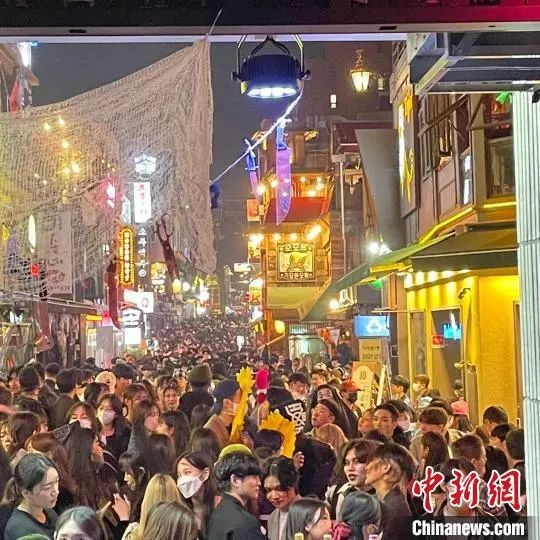 最新消息!又一名中国公民遇难!韩国首尔踩踏事故已致151人死亡休闲区蓝鸢梦想 - Www.slyday.coM 最新消息!又一名中国公民遇难!韩国首尔踩踏事故已致151人死亡休闲区蓝鸢梦想 - Www.slyday.coM