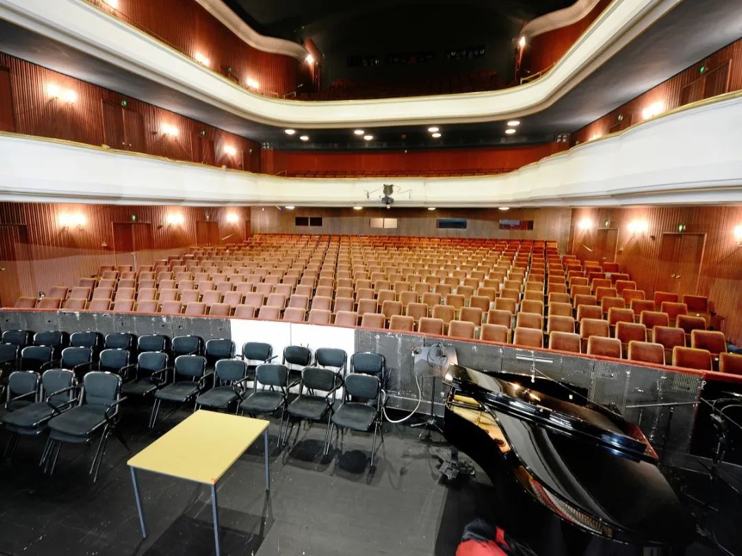 9块钱的月票看德国顶级舞台剧,你心动了吗? 丨艺空间休闲区蓝鸢梦想 - Www.slyday.coM 9块钱的月票看德国顶级舞台剧,你心动了吗? 丨艺空间休闲区蓝鸢梦想 - Www.slyday.coM