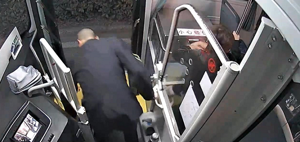 运输车爆胎车尾冒起火灾关键时刻他顺行而上–星晚资源网抖音视频素材库-高清正版无水印图片文案下载-星晚资源网自媒体技巧 运输车爆胎车尾冒起火灾关键时刻他顺行而上–星晚资源网抖音视频素材库-高清正版无水印图片文案下载-星晚资源网自媒体技巧