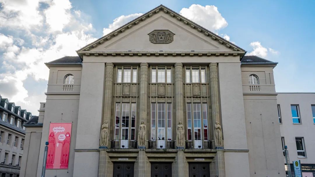 9块钱的月票看德国顶级舞台剧,你心动了吗? 丨艺空间休闲区蓝鸢梦想 - Www.slyday.coM 9块钱的月票看德国顶级舞台剧,你心动了吗? 丨艺空间休闲区蓝鸢梦想 - Www.slyday.coM