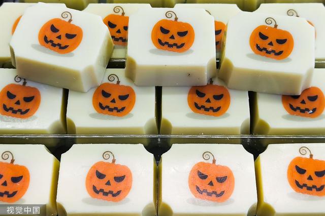 万圣节“头牌明星”南瓜灯各式造型闪亮登场休闲区蓝鸢梦想 - Www.slyday.coM 万圣节“头牌明星”南瓜灯各式造型闪亮登场休闲区蓝鸢梦想 - Www.slyday.coM