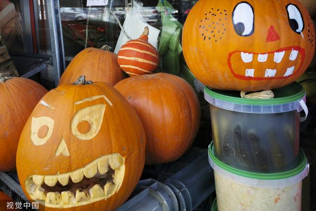 万圣节“头牌明星”南瓜灯各式造型闪亮登场休闲区蓝鸢梦想 - Www.slyday.coM 万圣节“头牌明星”南瓜灯各式造型闪亮登场休闲区蓝鸢梦想 - Www.slyday.coM
