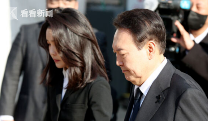 视频|致意致哀尹锡悦母女追悼梨泰院冲撞交通事故死难者–星晚资源网抖音视频素材库-高清正版无水印图片文案下载-星晚资源网自媒体技巧1 视频|致意致哀尹锡悦母女追悼梨泰院冲撞交通事故死难者–星晚资源网抖音视频素材库-高清正版无水印图片文案下载-星晚资源网自媒体技巧1