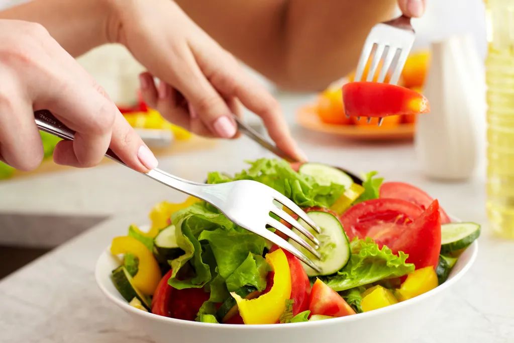 伤肝最狠的3种晚餐,越吃肝越肥、癌也悄悄上门!别让一顿饭毁了全家人健康休闲区蓝鸢梦想 - Www.slyday.coM 伤肝最狠的3种晚餐,越吃肝越肥、癌也悄悄上门!别让一顿饭毁了全家人健康休闲区蓝鸢梦想 - Www.slyday.coM