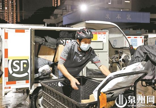 “双11”鸣锣 你的快递“跑”起来了休闲区蓝鸢梦想 - Www.slyday.coM “双11”鸣锣 你的快递“跑”起来了休闲区蓝鸢梦想 - Www.slyday.coM