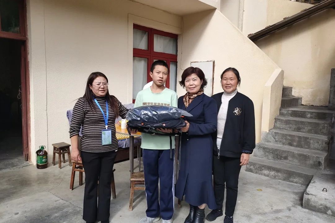 时隔一年,上了央视,跨越1700公里的这次云牵手走进现实了!休闲区蓝鸢梦想 - Www.slyday.coM 时隔一年,上了央视,跨越1700公里的这次云牵手走进现实了!休闲区蓝鸢梦想 - Www.slyday.coM