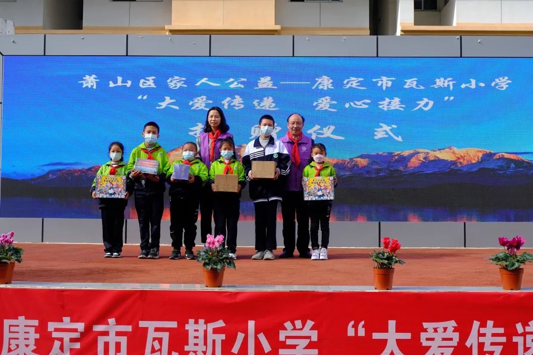 时隔一年,上了央视,跨越1700公里的这次云牵手走进现实了!休闲区蓝鸢梦想 - Www.slyday.coM 时隔一年,上了央视,跨越1700公里的这次云牵手走进现实了!休闲区蓝鸢梦想 - Www.slyday.coM