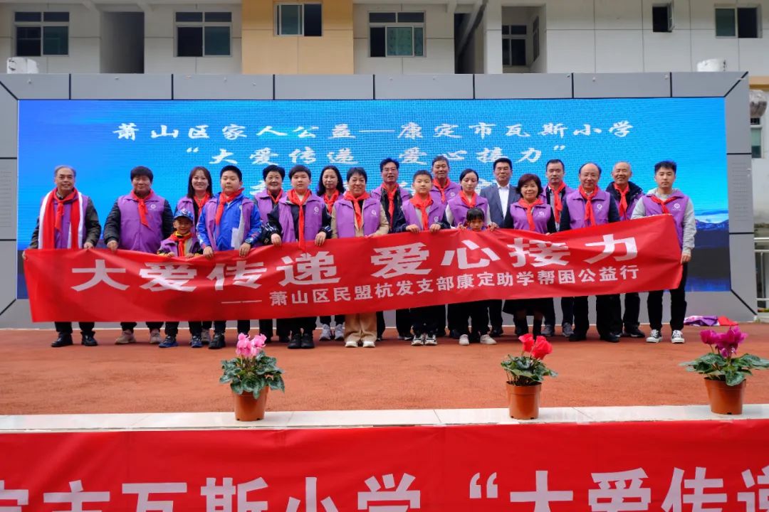 时隔一年,上了央视,跨越1700公里的这次云牵手走进现实了!休闲区蓝鸢梦想 - Www.slyday.coM 时隔一年,上了央视,跨越1700公里的这次云牵手走进现实了!休闲区蓝鸢梦想 - Www.slyday.coM