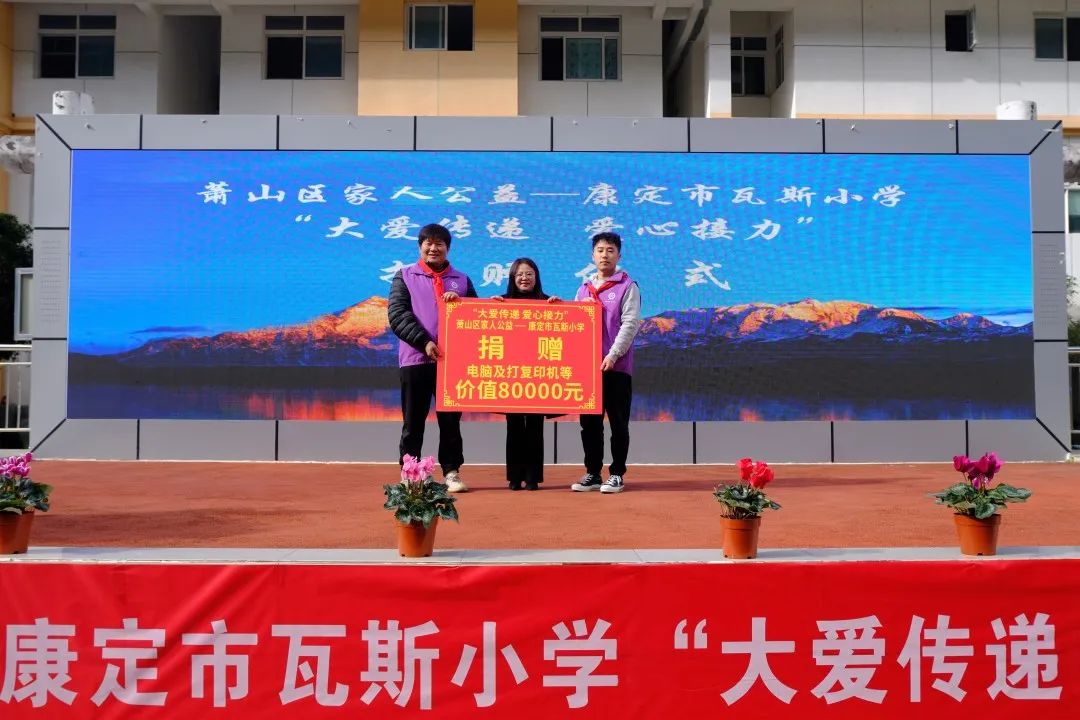 时隔一年,上了央视,跨越1700公里的这次云牵手走进现实了!休闲区蓝鸢梦想 - Www.slyday.coM 时隔一年,上了央视,跨越1700公里的这次云牵手走进现实了!休闲区蓝鸢梦想 - Www.slyday.coM