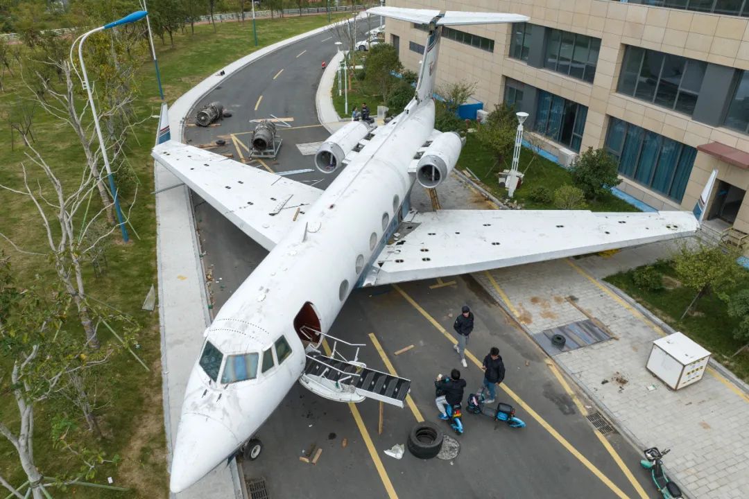 硬核!一高校竟给学生买了个“大家伙”休闲区蓝鸢梦想 - Www.slyday.coM 硬核!一高校竟给学生买了个“大家伙”休闲区蓝鸢梦想 - Www.slyday.coM