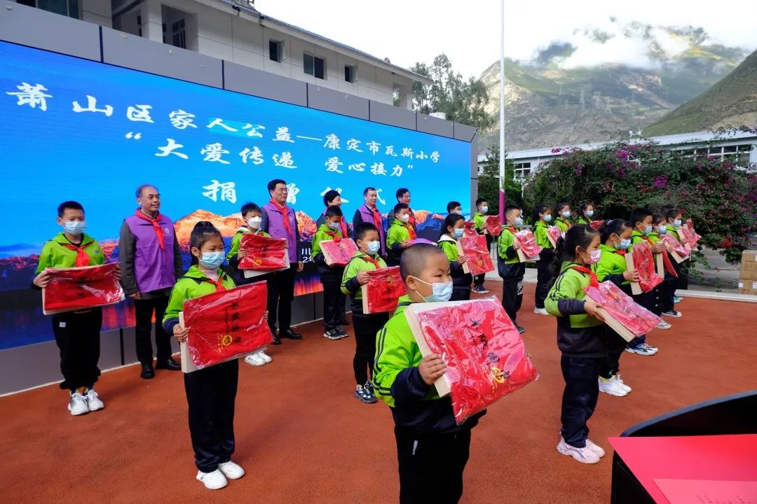 时隔一年,上了央视,跨越1700公里的这次云牵手走进现实了!休闲区蓝鸢梦想 - Www.slyday.coM 时隔一年,上了央视,跨越1700公里的这次云牵手走进现实了!休闲区蓝鸢梦想 - Www.slyday.coM