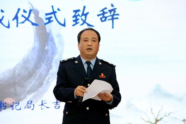 书香税务·税享阅读——国家税务总局渭南市临渭区税务局开展职工书屋落成暨捐书仪式休闲区蓝鸢梦想 - Www.slyday.coM 书香税务·税享阅读——国家税务总局渭南市临渭区税务局开展职工书屋落成暨捐书仪式休闲区蓝鸢梦想 - Www.slyday.coM