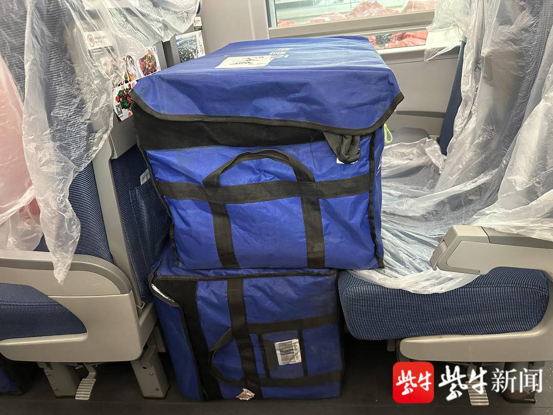 “双十一”首批快递坐高铁来了!休闲区蓝鸢梦想 - Www.slyday.coM “双十一”首批快递坐高铁来了!休闲区蓝鸢梦想 - Www.slyday.coM