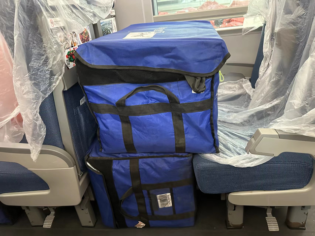 你的“双11”快递乘坐火车来了休闲区蓝鸢梦想 - Www.slyday.coM 你的“双11”快递乘坐火车来了休闲区蓝鸢梦想 - Www.slyday.coM