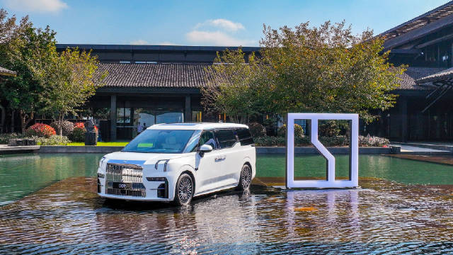 昨天，极氪009上市，即刻成为了豪华MPV市场里的卷王……