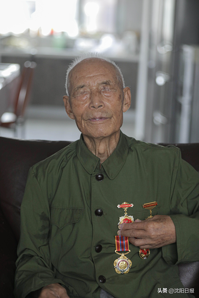 今天一定要认识这位老人!“我们不仅解放了沈阳,更赢得了沈阳人民的真心拥护”休闲区蓝鸢梦想 - Www.slyday.coM 今天一定要认识这位老人!“我们不仅解放了沈阳,更赢得了沈阳人民的真心拥护”休闲区蓝鸢梦想 - Www.slyday.coM