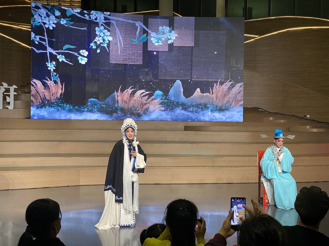 走进夜晚的图书馆 文化的“深夜食堂”到底是何样?|文化观察休闲区蓝鸢梦想 - Www.slyday.coM 走进夜晚的图书馆 文化的“深夜食堂”到底是何样?|文化观察休闲区蓝鸢梦想 - Www.slyday.coM