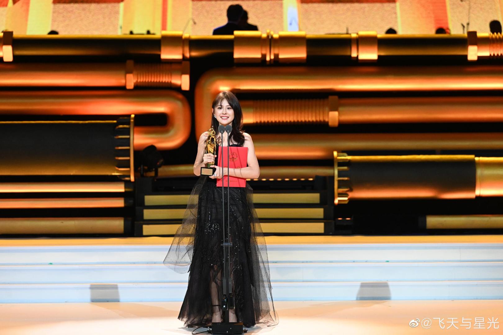 快评丨热依扎获奖“感谢月嫂”,这份尊重很真诚休闲区蓝鸢梦想 - Www.slyday.coM 快评丨热依扎获奖“感谢月嫂”,这份尊重很真诚休闲区蓝鸢梦想 - Www.slyday.coM