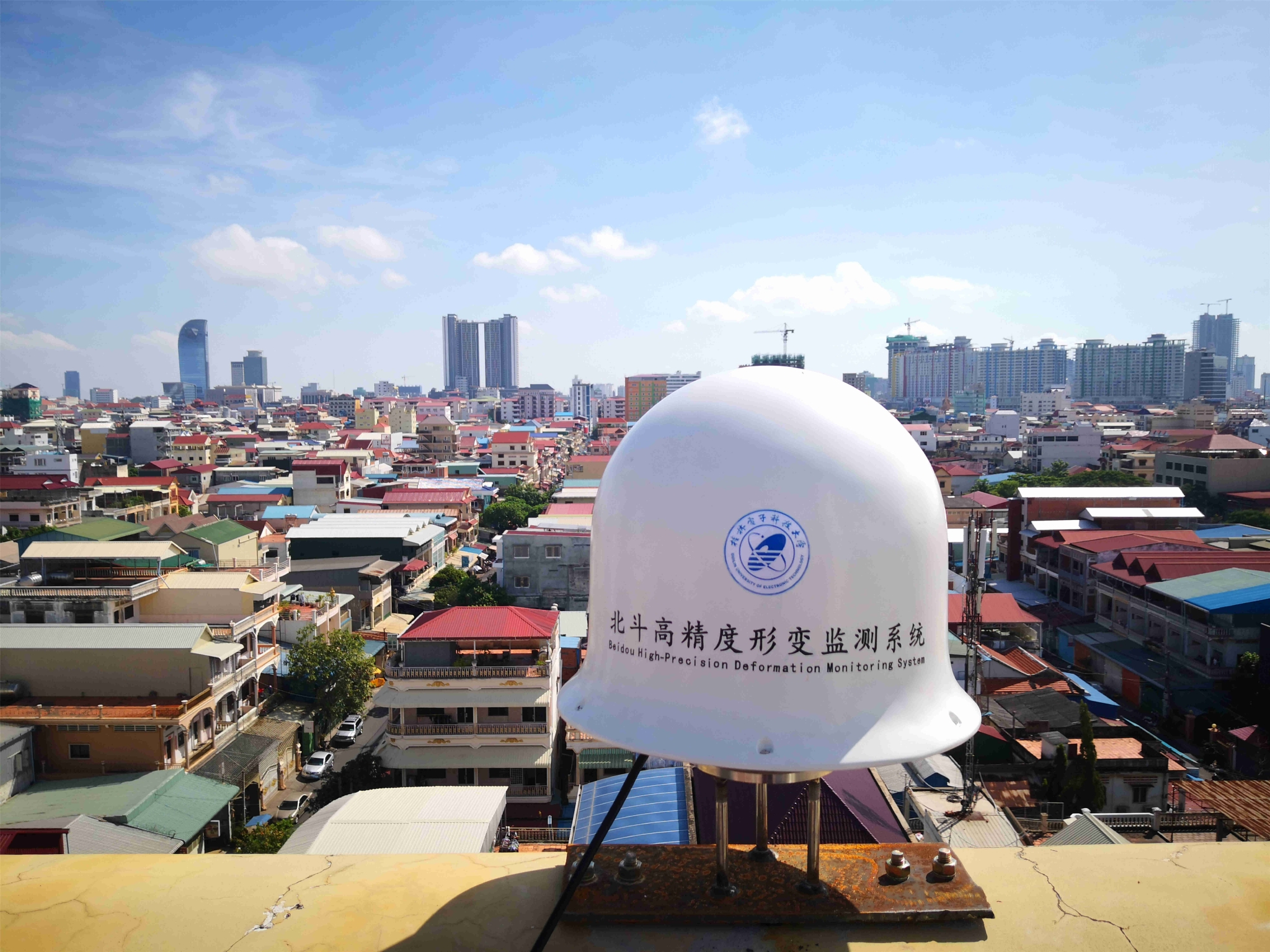 桂林电子科技大学研发的基于北斗高精度的中国—东盟跨境地质灾害监测系统。桂林电子科技大学供图