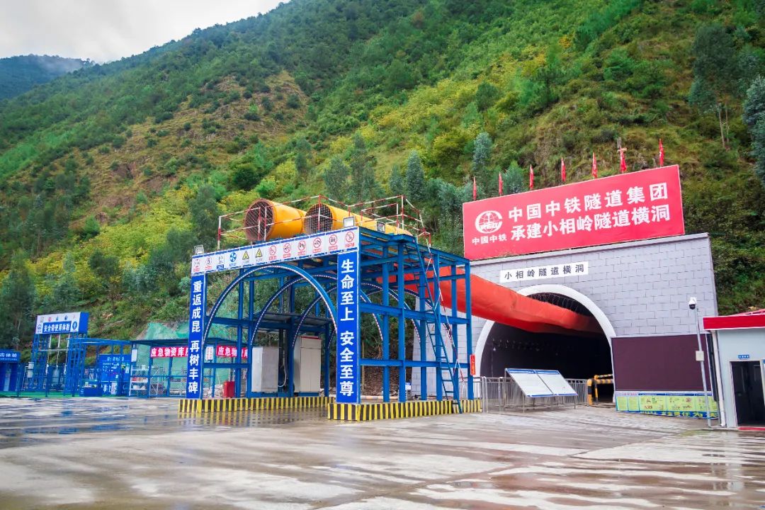 隧道:我太难了,但你们好像并不这样认为……(ó﹏ò。)休闲区蓝鸢梦想 - Www.slyday.coM 隧道:我太难了,但你们好像并不这样认为……(ó﹏ò。)休闲区蓝鸢梦想 - Www.slyday.coM