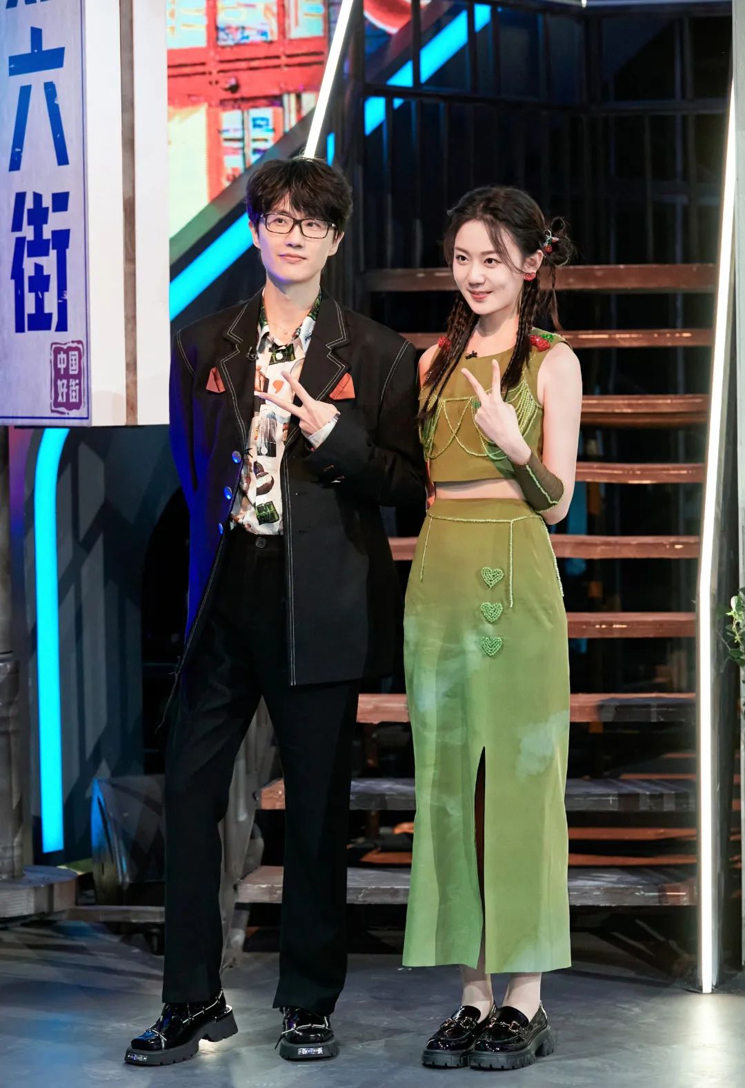 许嵩恋情疑曝光,粉丝欢喜认“阿嫂”?22岁“绯闻女友”身份唔简单!休闲区蓝鸢梦想 - Www.slyday.coM 许嵩恋情疑曝光,粉丝欢喜认“阿嫂”?22岁“绯闻女友”身份唔简单!休闲区蓝鸢梦想 - Www.slyday.coM