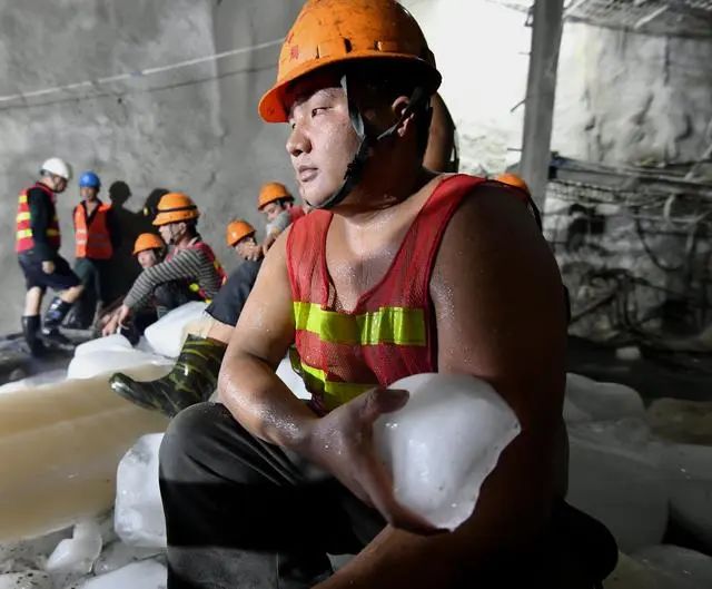 隧道:我太难了,但你们好像并不这样认为……(ó﹏ò。)休闲区蓝鸢梦想 - Www.slyday.coM 隧道:我太难了,但你们好像并不这样认为……(ó﹏ò。)休闲区蓝鸢梦想 - Www.slyday.coM