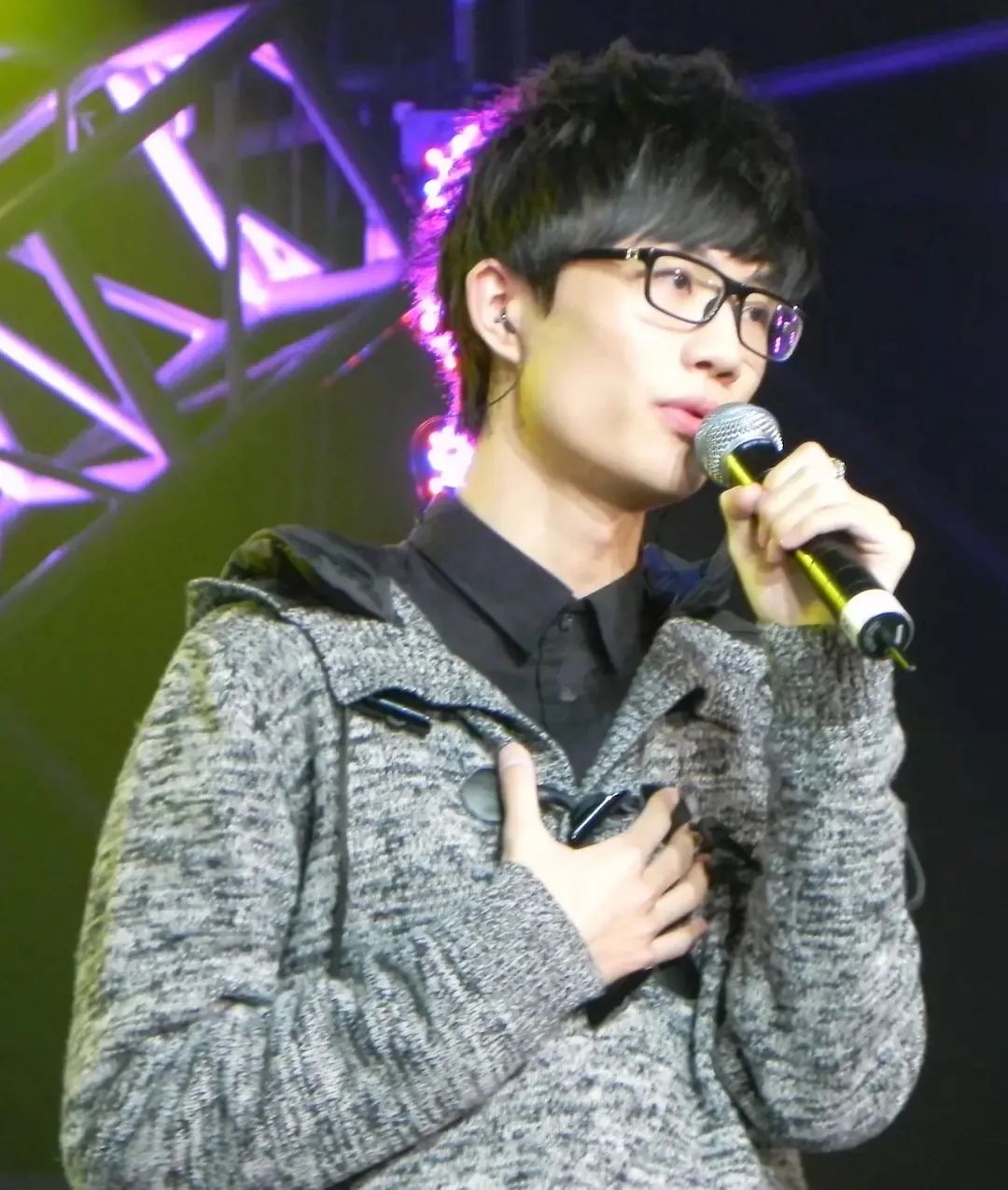 许嵩恋情疑曝光,粉丝欢喜认“阿嫂”?22岁“绯闻女友”身份唔简单!休闲区蓝鸢梦想 - Www.slyday.coM 许嵩恋情疑曝光,粉丝欢喜认“阿嫂”?22岁“绯闻女友”身份唔简单!休闲区蓝鸢梦想 - Www.slyday.coM