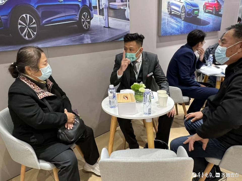 气氛火热!比亚迪的交易大厅,够忙的!休闲区蓝鸢梦想 - Www.slyday.coM 气氛火热!比亚迪的交易大厅,够忙的!休闲区蓝鸢梦想 - Www.slyday.coM