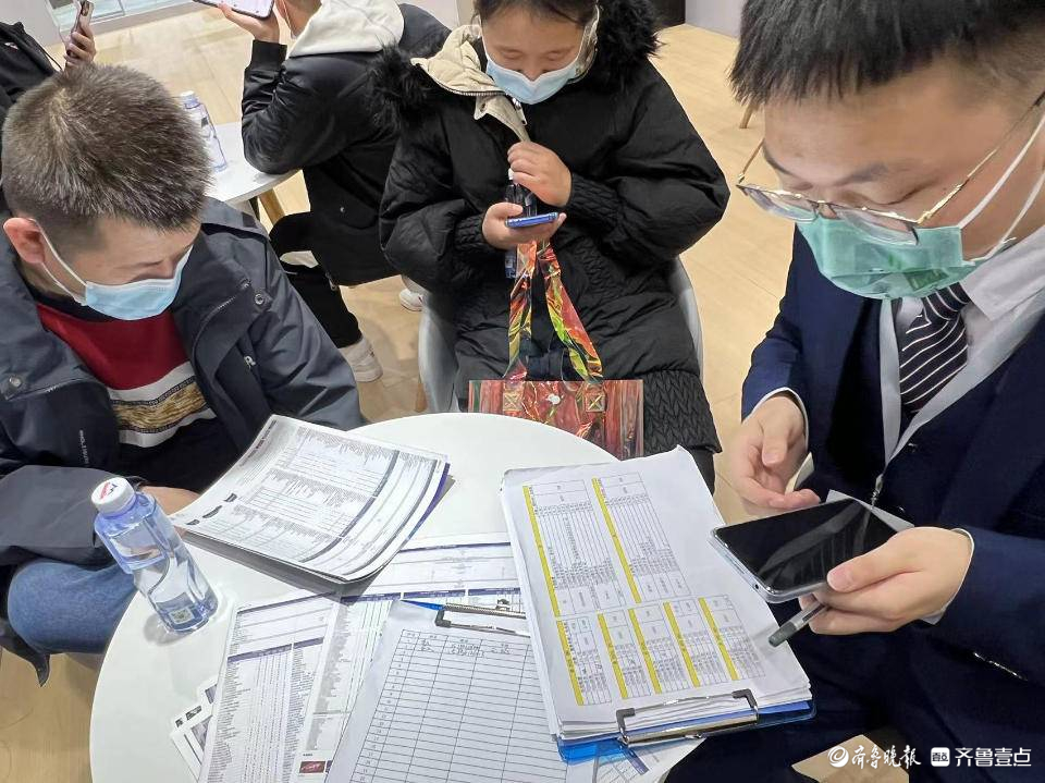 气氛火热!比亚迪的交易大厅,够忙的!休闲区蓝鸢梦想 - Www.slyday.coM 气氛火热!比亚迪的交易大厅,够忙的!休闲区蓝鸢梦想 - Www.slyday.coM