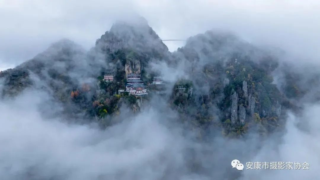 摄影大咖镜头下的岚皋,是什么样子?【959推荐】休闲区蓝鸢梦想 - Www.slyday.coM 摄影大咖镜头下的岚皋,是什么样子?【959推荐】休闲区蓝鸢梦想 - Www.slyday.coM