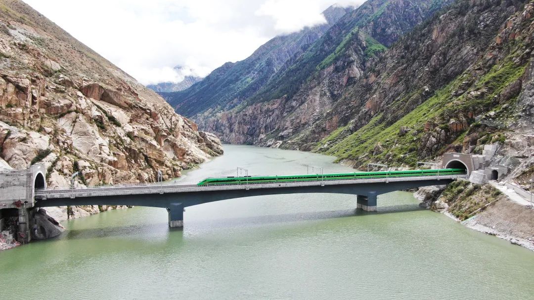 隧道:我太难了,但你们好像并不这样认为……(ó﹏ò。)休闲区蓝鸢梦想 - Www.slyday.coM 隧道:我太难了,但你们好像并不这样认为……(ó﹏ò。)休闲区蓝鸢梦想 - Www.slyday.coM
