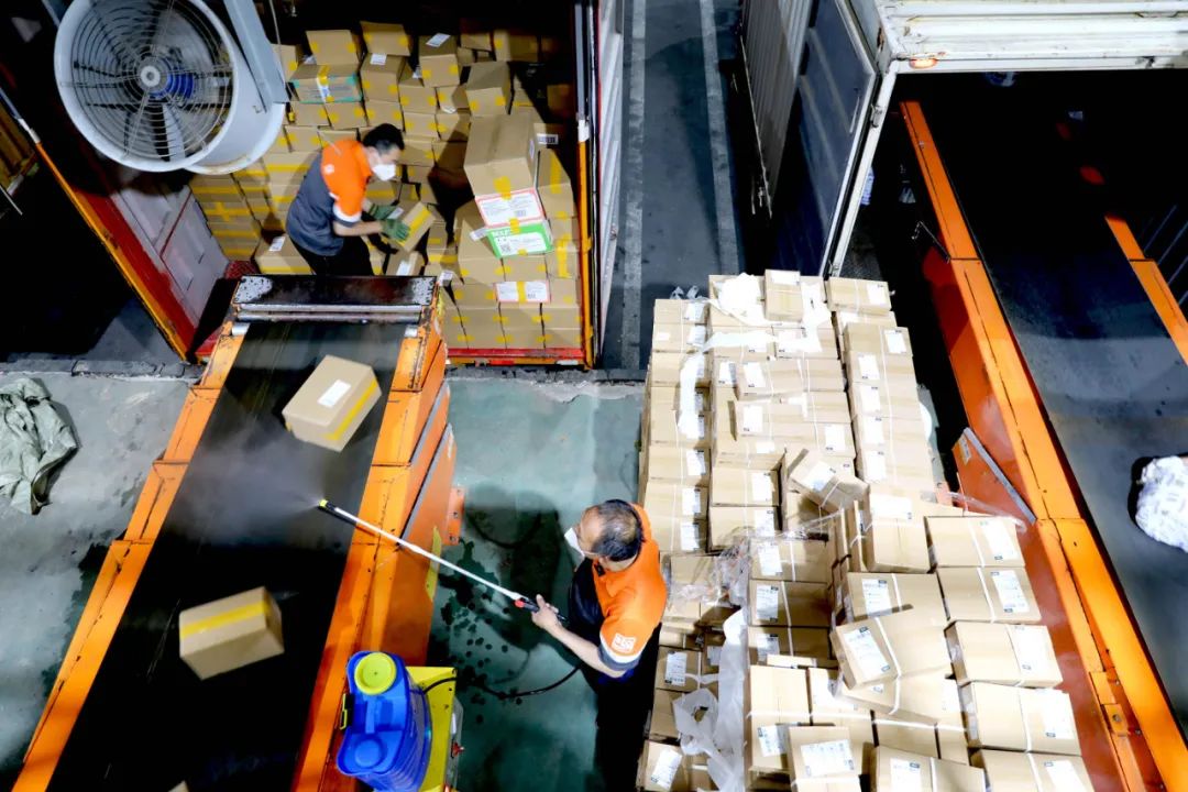 @尾款人们,你的双11包裹走到哪了?企业、网点、小哥开足马力派送货物休闲区蓝鸢梦想 - Www.slyday.coM @尾款人们,你的双11包裹走到哪了?企业、网点、小哥开足马力派送货物休闲区蓝鸢梦想 - Www.slyday.coM