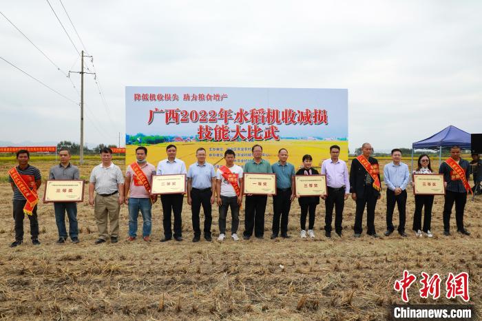 不要告诉别人(广西收割机销售地址查询)广西收割机批发市场,(图1) 不要告诉别人(广西收割机销售地址查询)广西收割机批发市场,(图1)