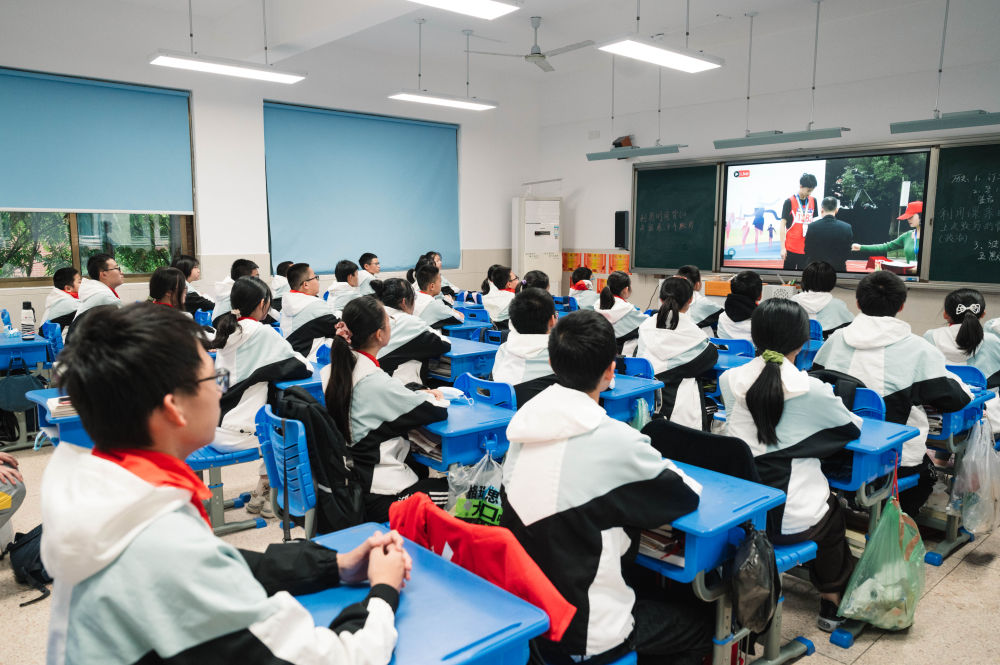 如何上好体育课 1bde-c59d85fd1ab1b1259715712aeb00e61b.jpg